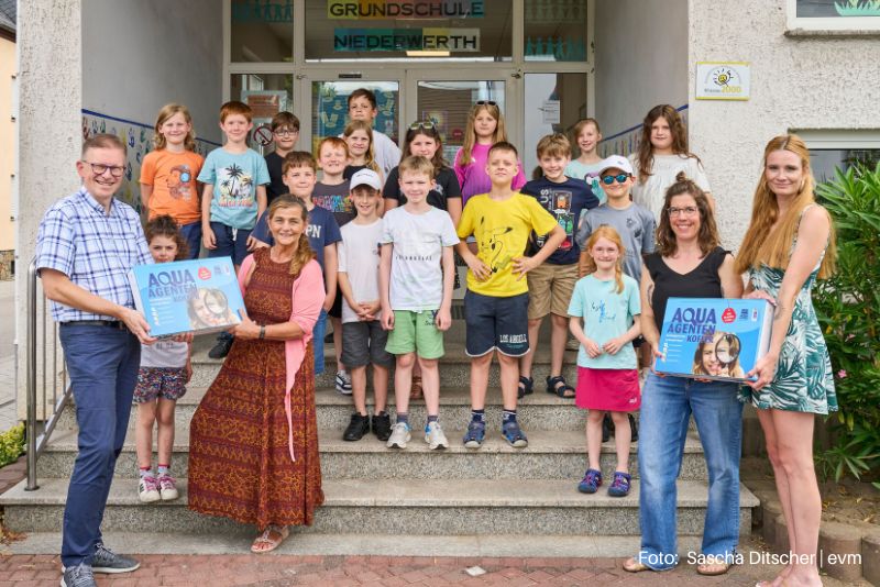 AQUA-AGENTEN-Koffer-&Uuml;bergabe in Koblenz